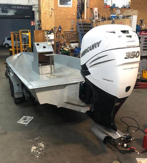 Verado Motor auf Hebebühne